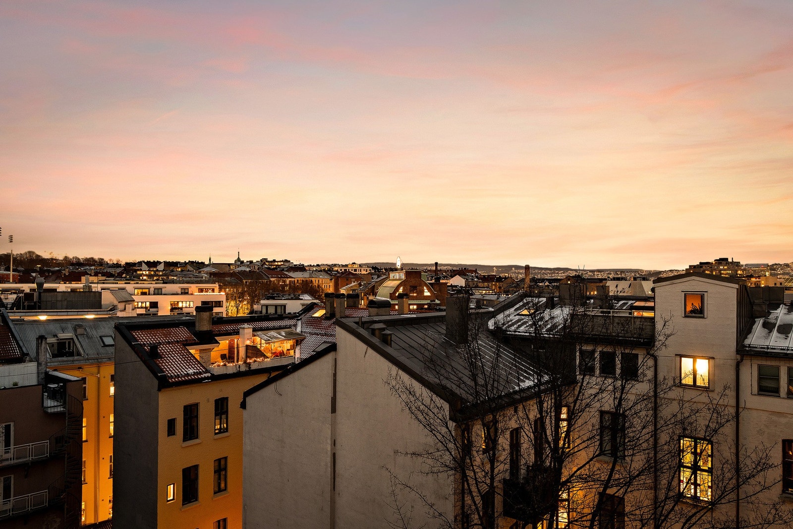 Kveldsstemning - utsyn fra takterrassen ved kjøkkenet. Galleribilde