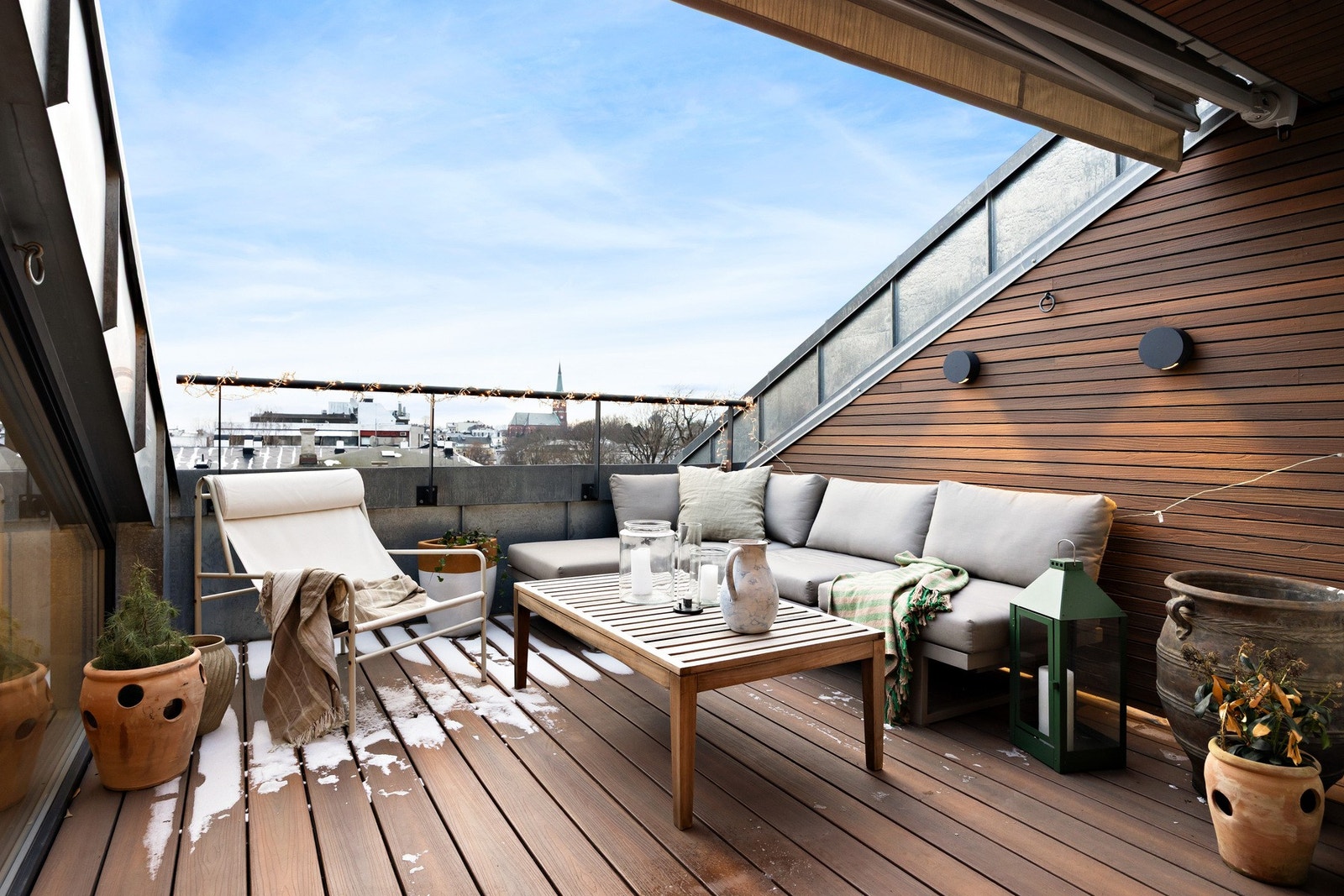 Takterrassen er 10 m². Flott utsyn og ingen gjenboere. Galleribilde