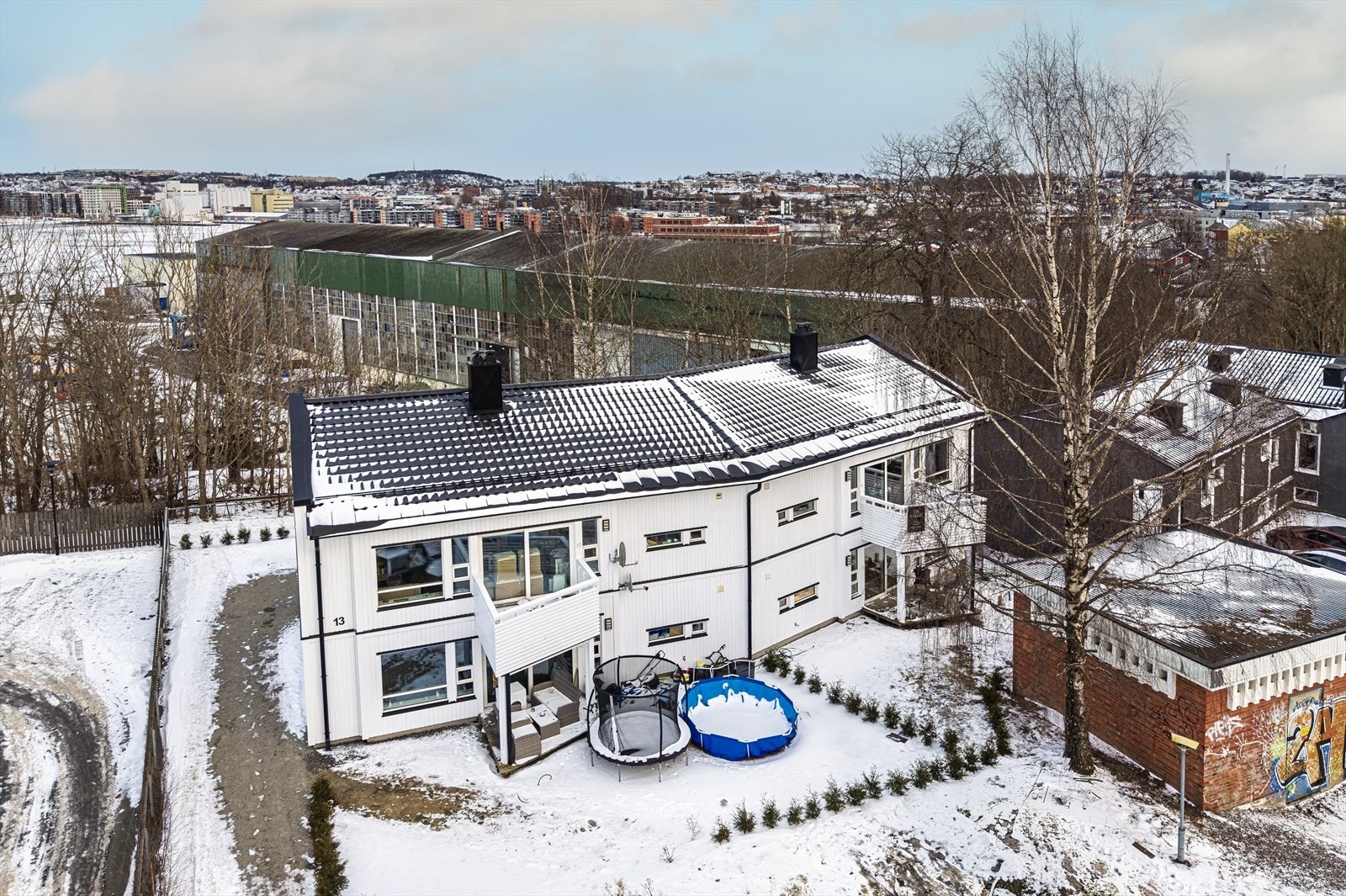 Fasade mot hagen. Vest. Galleribilde