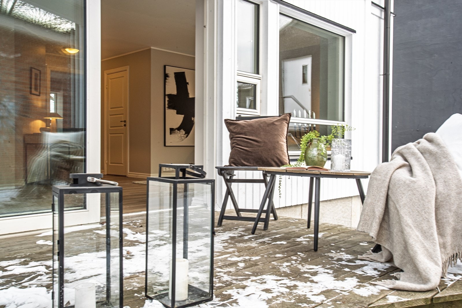 Fin, koselig terrasse utenfor stuen Galleribilde