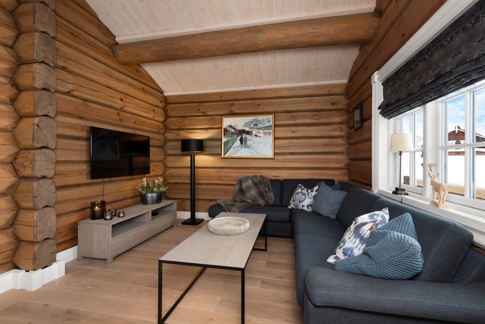 Her er det god plass til en stor sofa til hele familien. Galleribilde