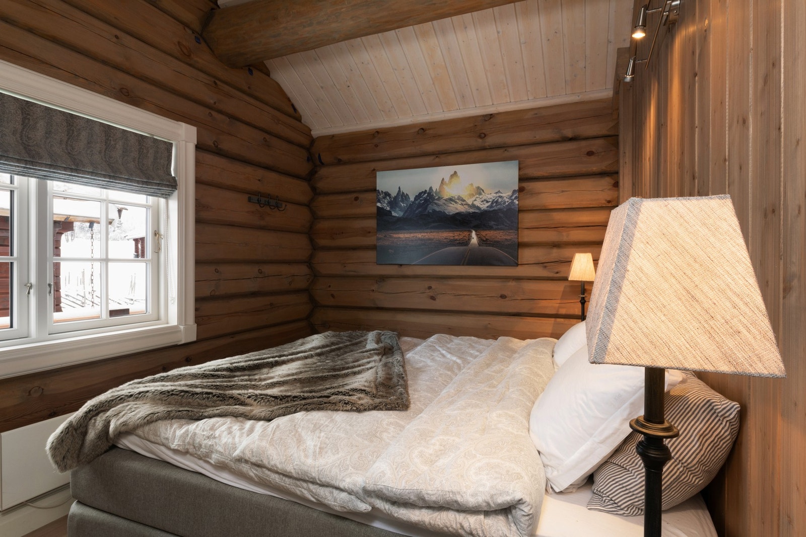 Vinduer har lift gardiner fra Ralp Lauren ( sydd av Annekset på Geilo ) Galleribilde