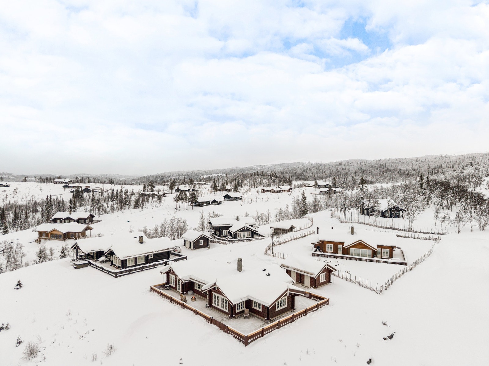 Gode parkeringsmuligheter på tomt. Galleribilde