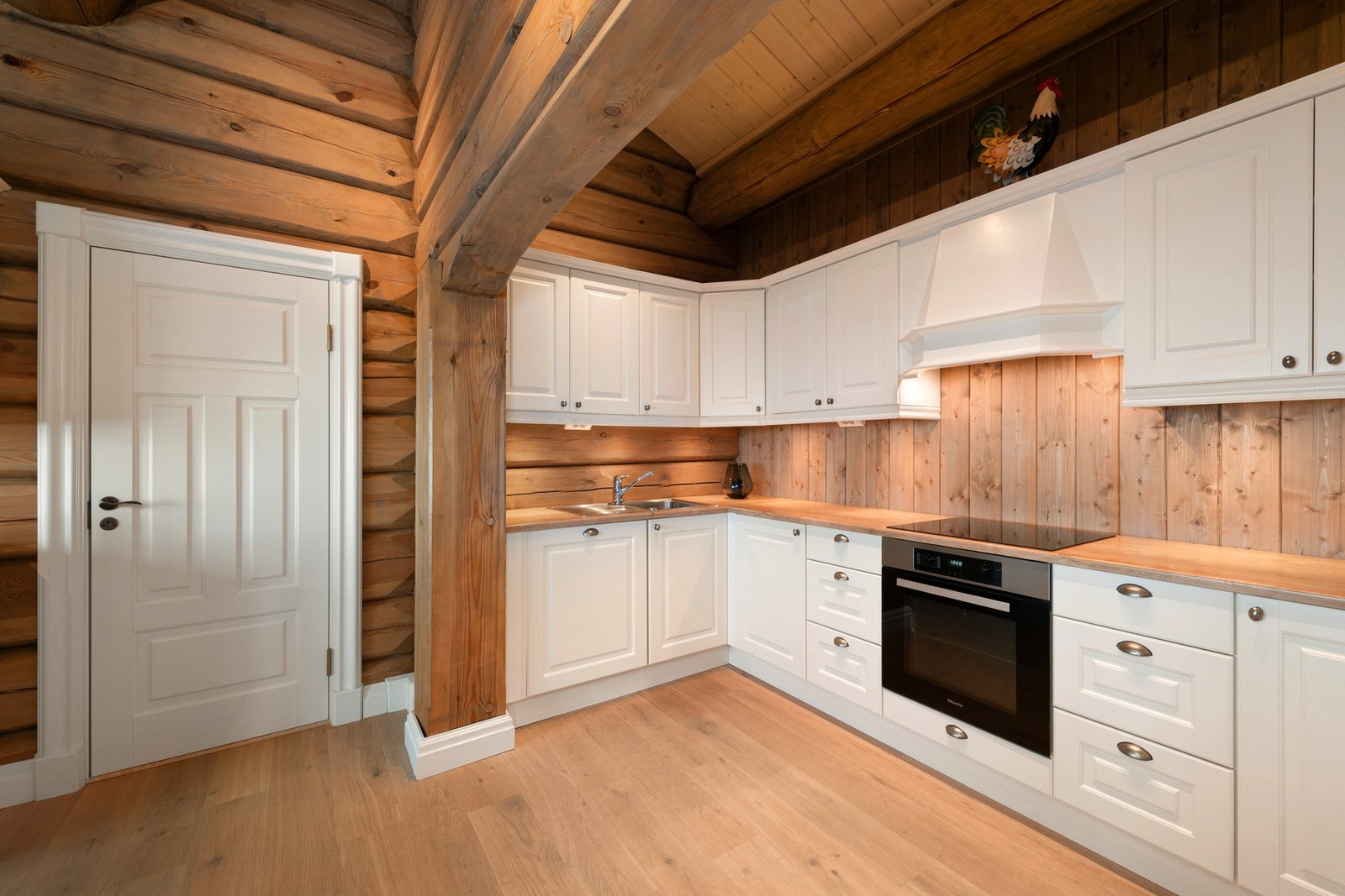 God plass til matlaging og oppbevaring. Galleribilde