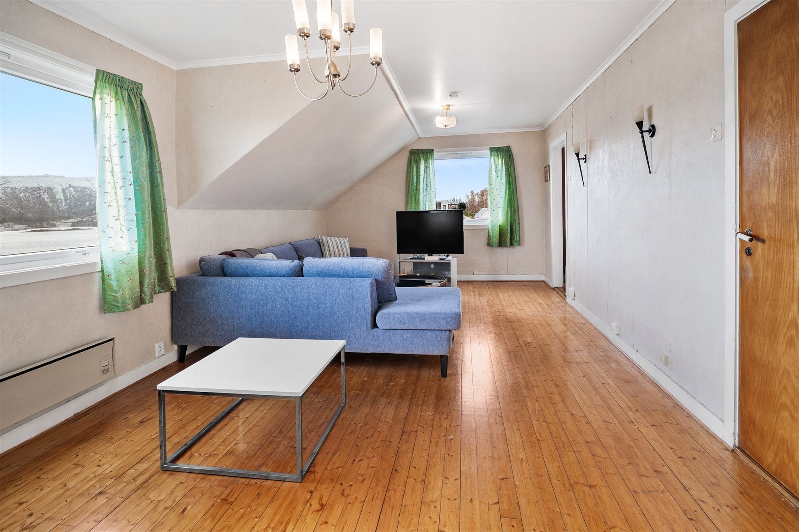 Stue på loft (hybelleilighet) Galleribilde