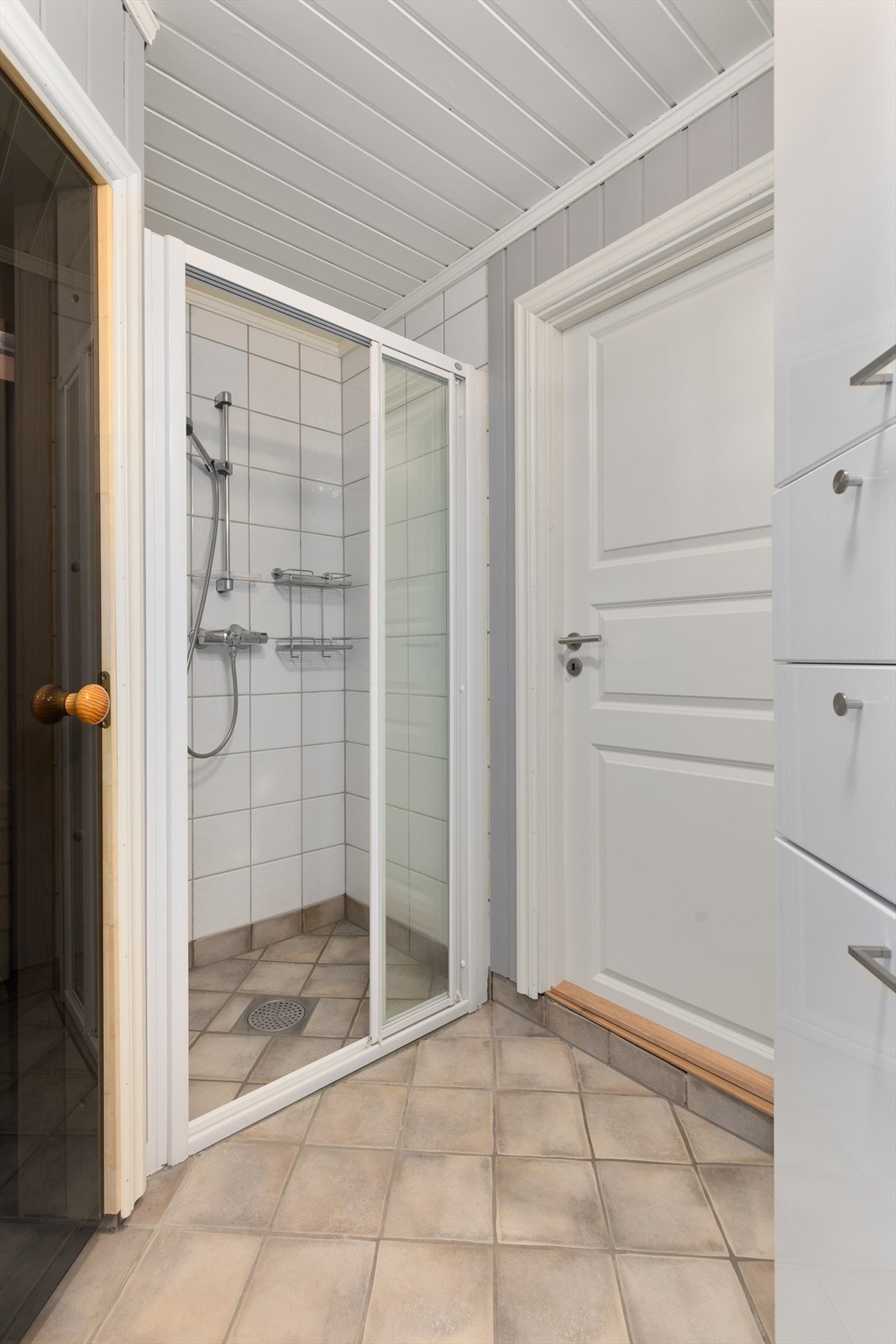 Dusjnisje med glassdør Galleribilde