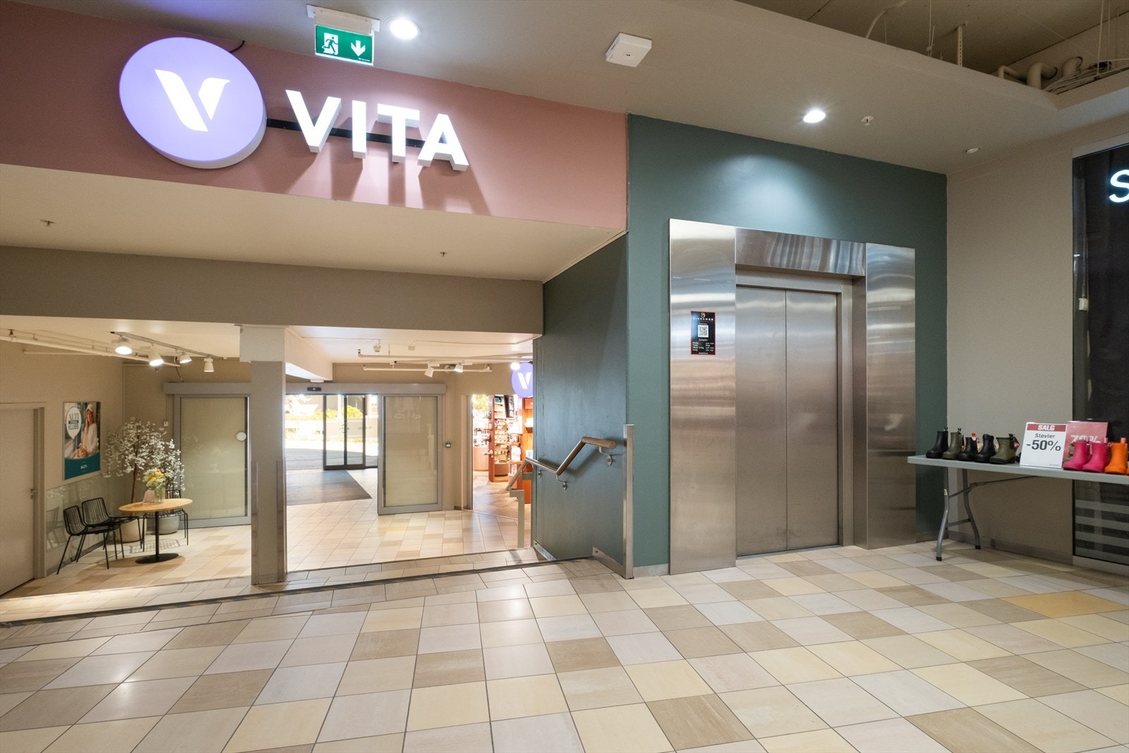 Leiligheten har heistilgang direkte fra Storkaia Galleribilde