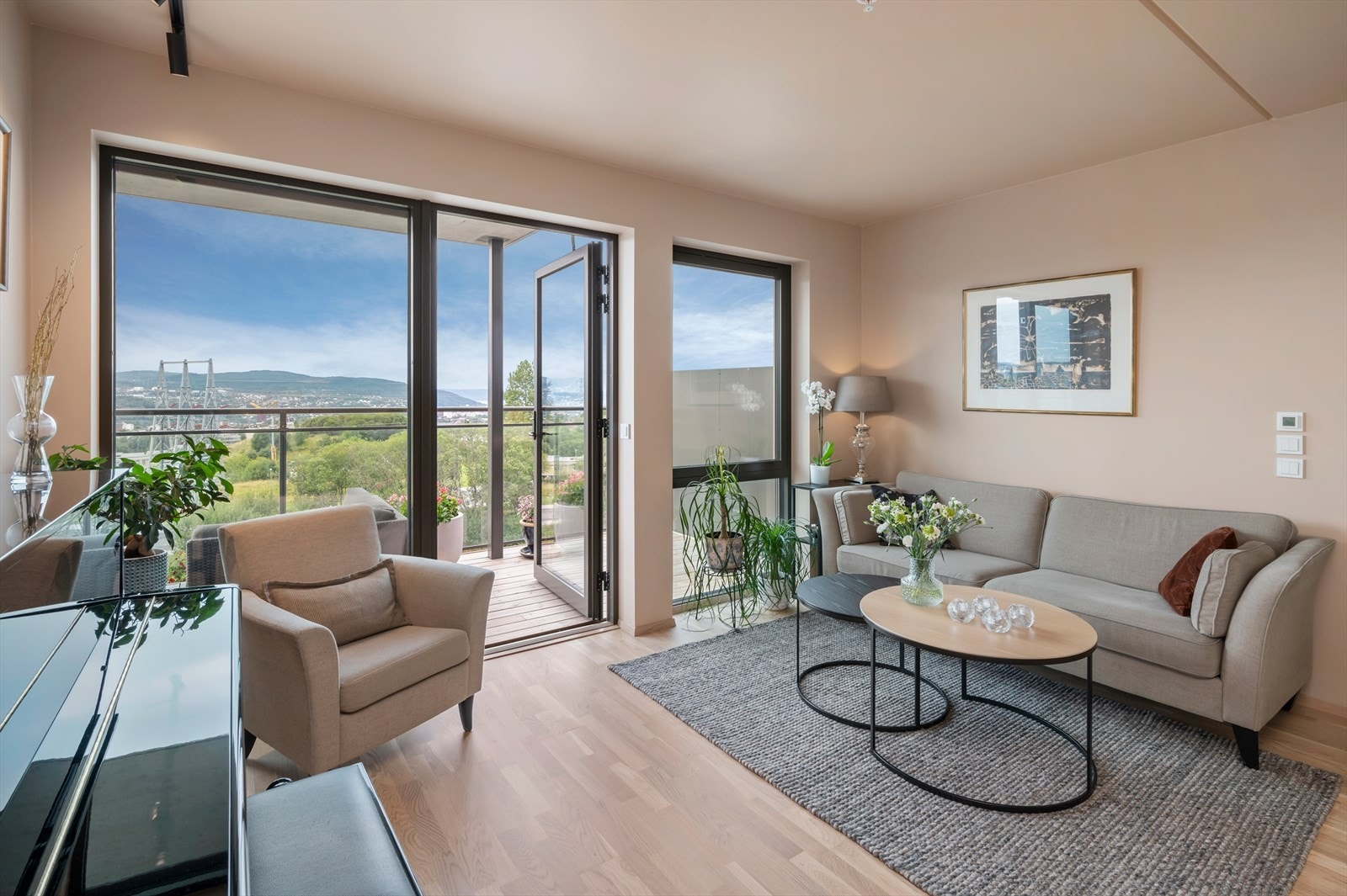 Takstmann har gjennomført en tilstandsvurdering i forbindelse med salg, og har gitt alle punkter i rapport tilstandsgrad 0. Trygt og forutsigbart for en ny kjøper som kan flytte rett inn. Galleribilde