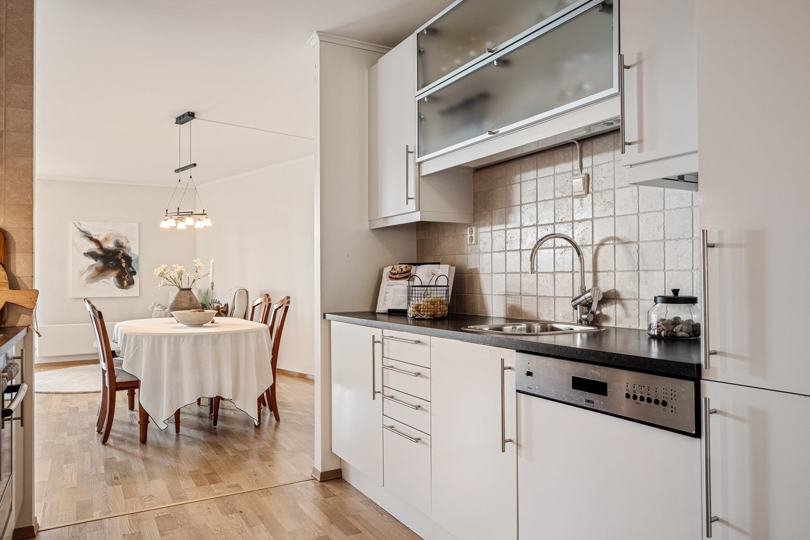 Kjøkkenet har fått tilstandsgrad 1 av takstmann og framstår pent brukt. Galleribilde