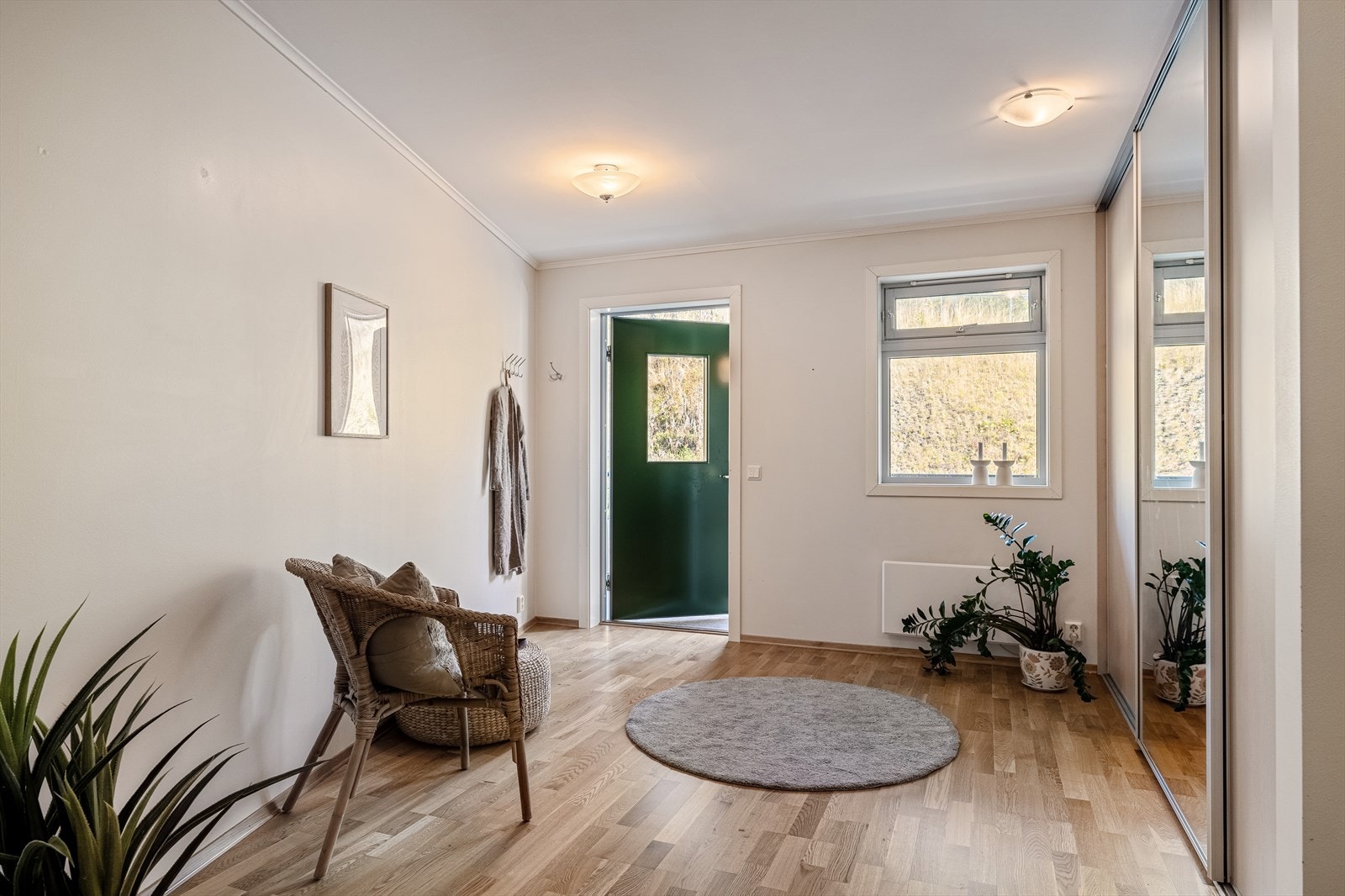 Entré med god plass til oppbevaring av sko- og yttertøy. Galleribilde