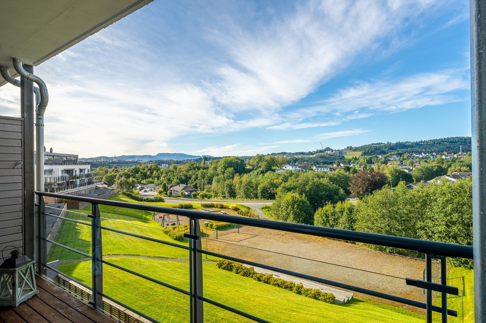 Her får dere flott utsikt sørover mot Flatåsen. Galleribilde