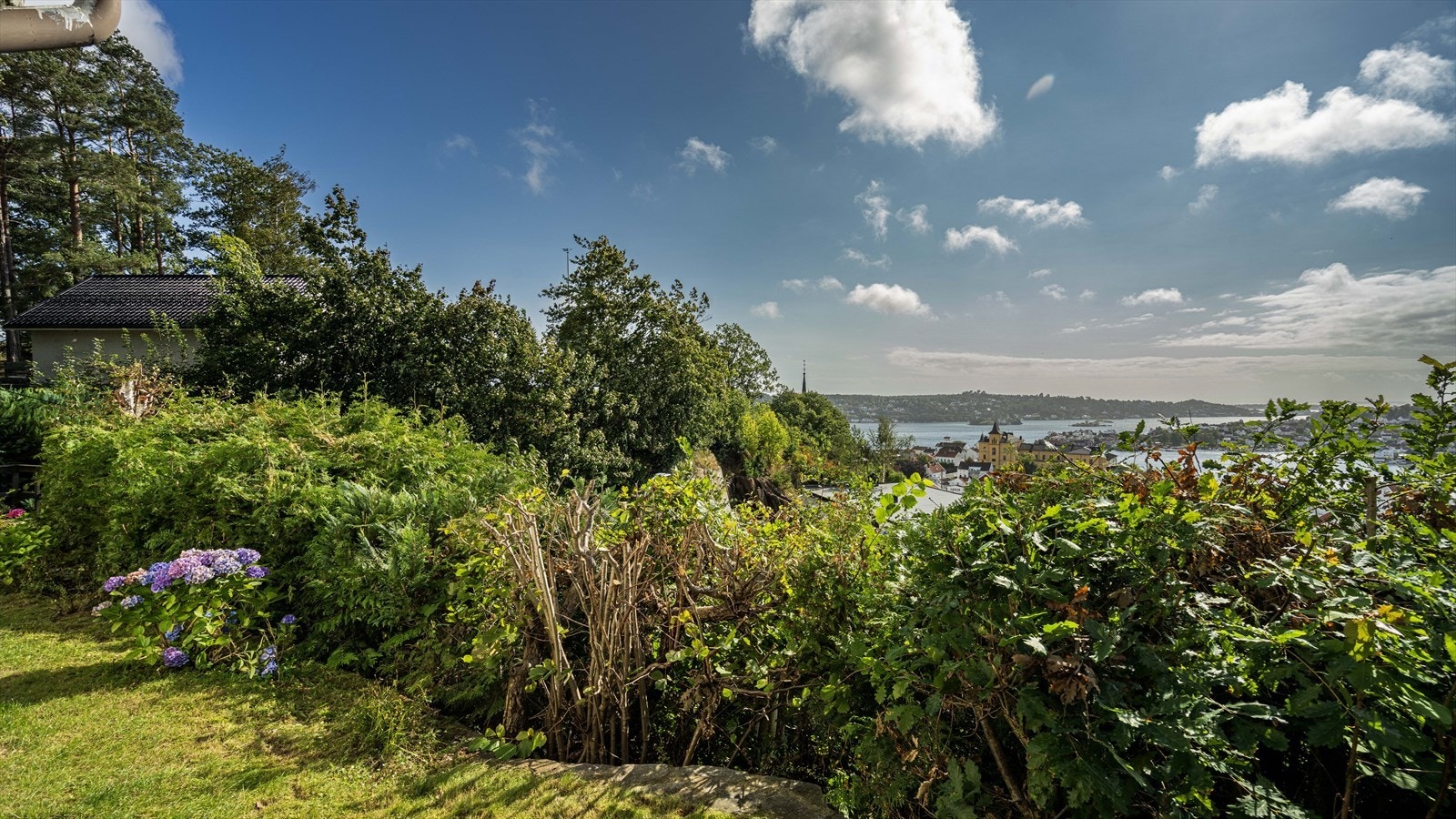 Fra hagen er det også nydelig utsikt Galleribilde