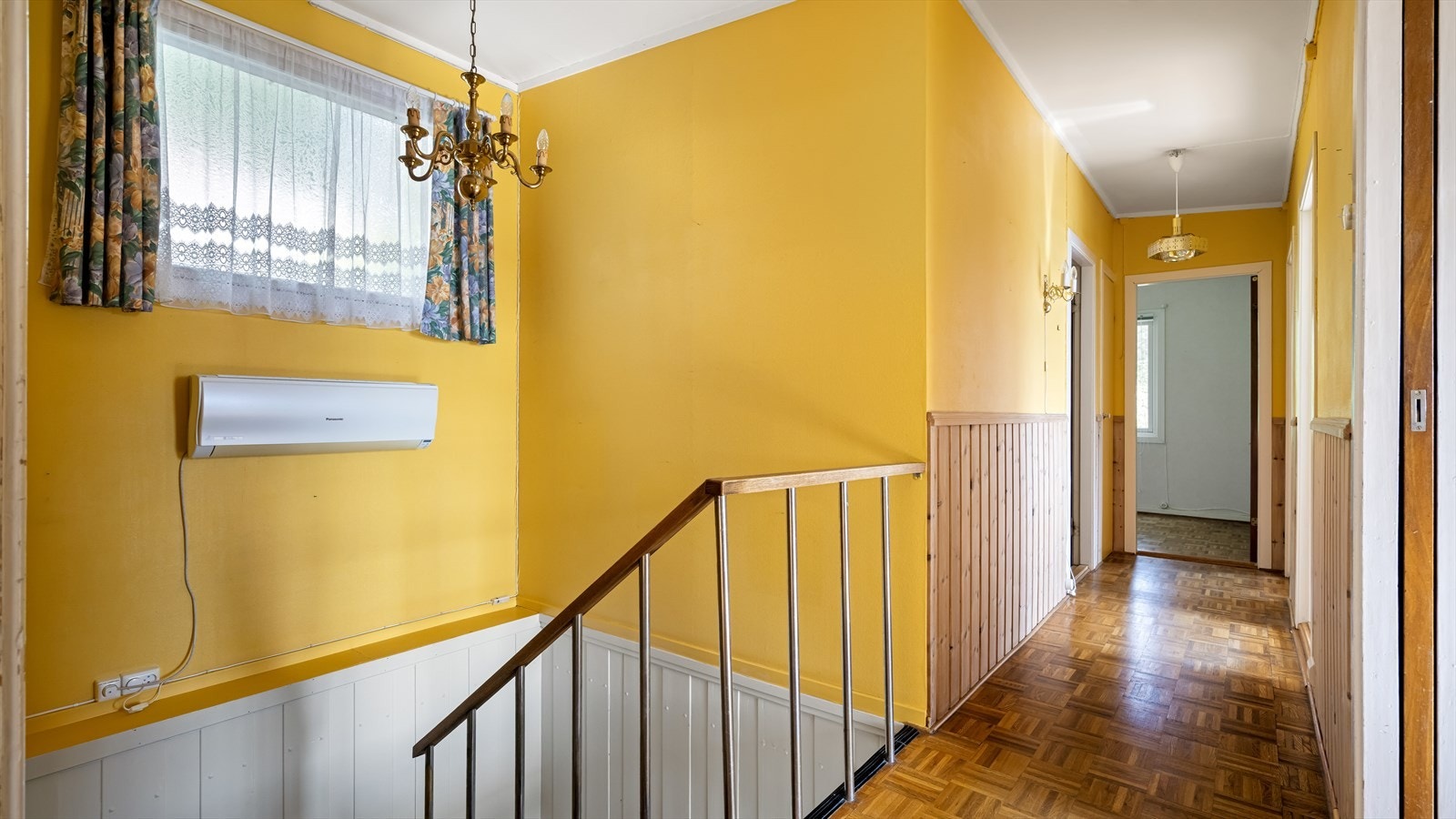 Gang med montert varmepumpe Galleribilde