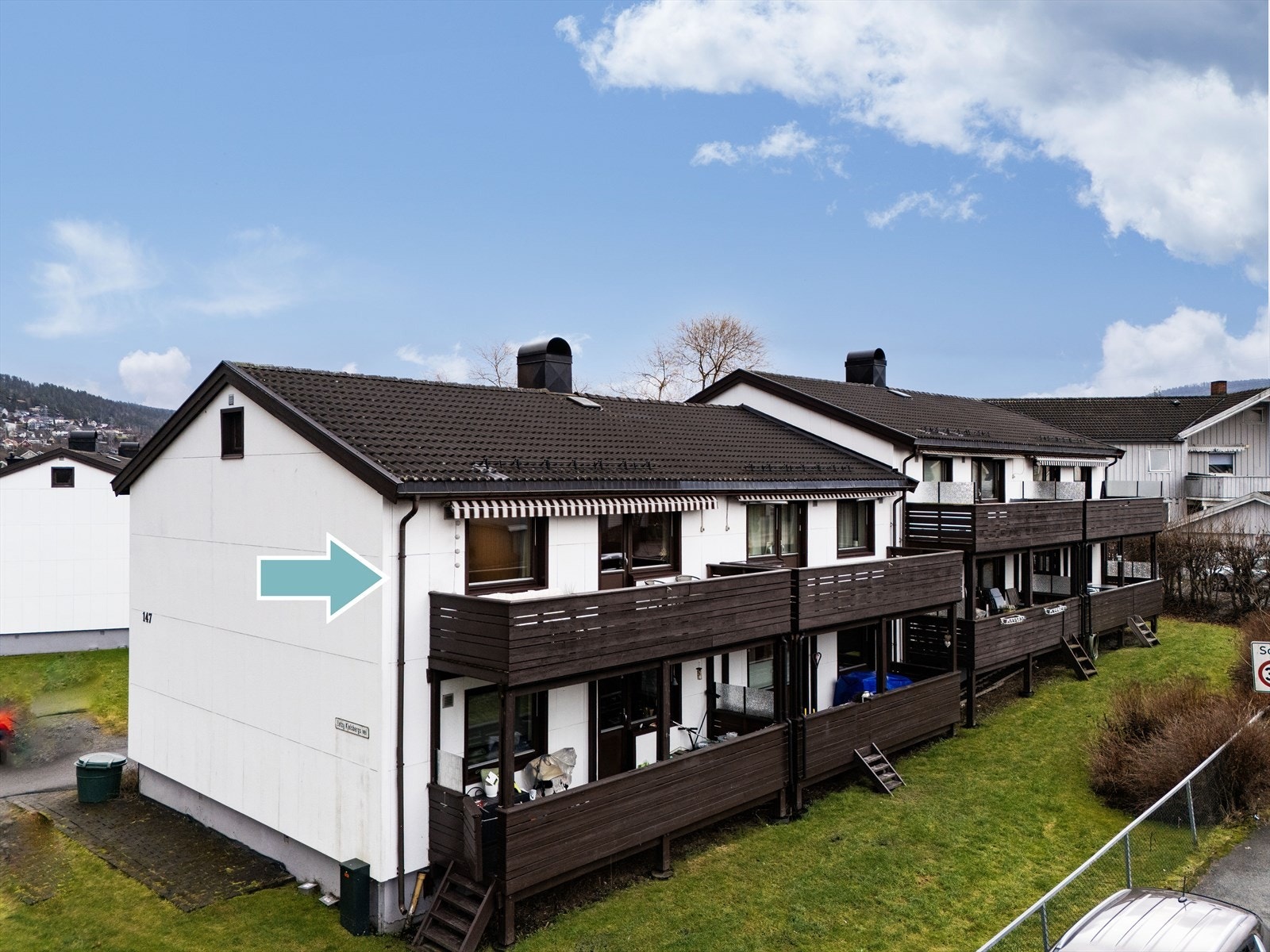 Leiligheten ligger fint til på enden i byggets andre etasje. Galleribilde