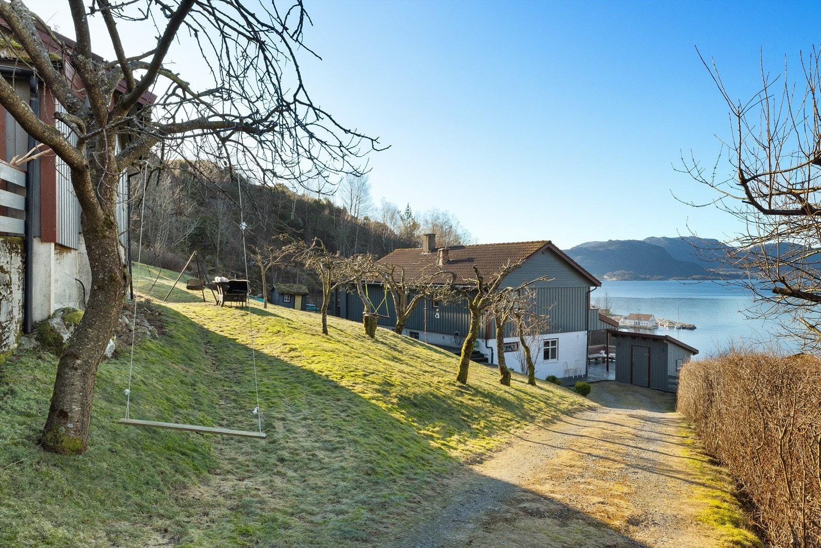 Siden boligen ligger innerst i blindvei er dette et sted for ro og trygg lek! Galleribilde
