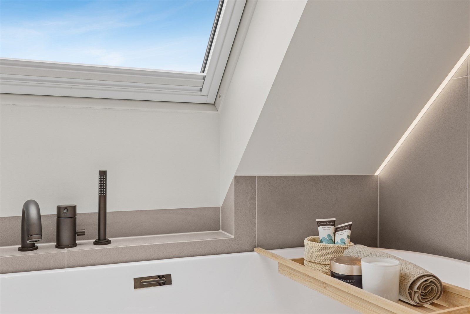 Delikate materialvalg og integrerte løsninger understreker den høye standarden. Galleribilde