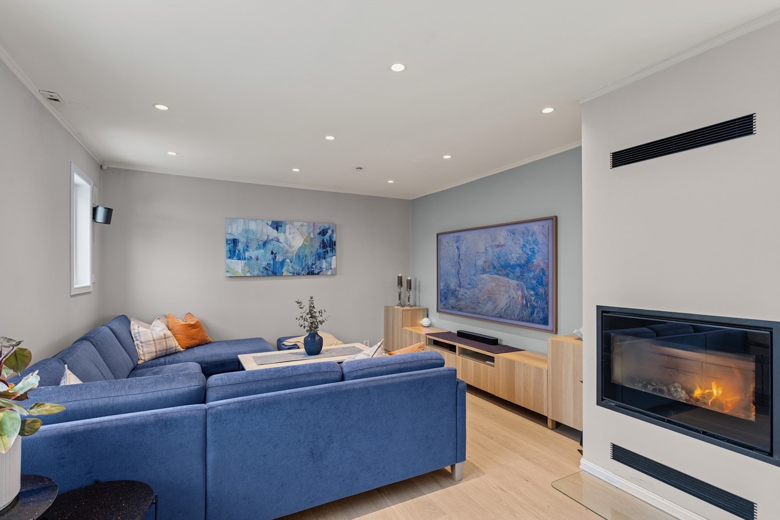 Den moderne elementpeisen fra 2019 gir både varme og en hyggelig atmosfære. Galleribilde