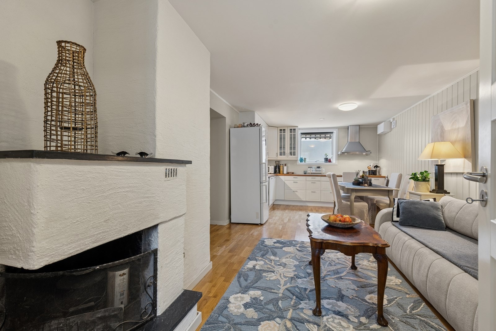 Deler av u. etasje er innredet som en utleiedel/hybel med egen inngang som leies ut i dag (ikke godkjent som separat enhet). Galleribilde