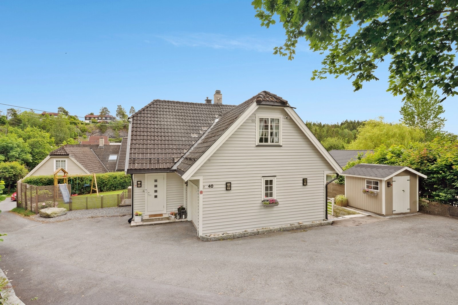 Eiendommen har en eiet tomt på 670,8 kvm. Galleribilde