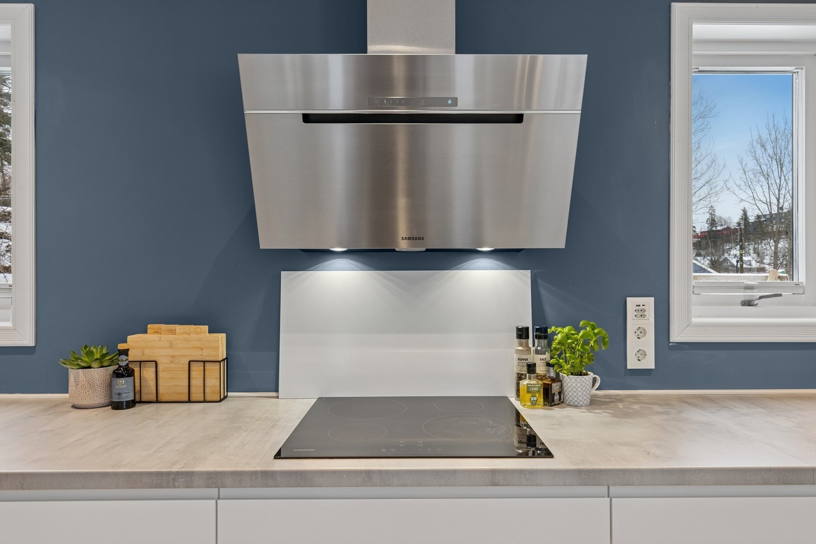 Ventilator med avtrekk gjennom yttervegg sørger for god utlufting under matlaging. Galleribilde