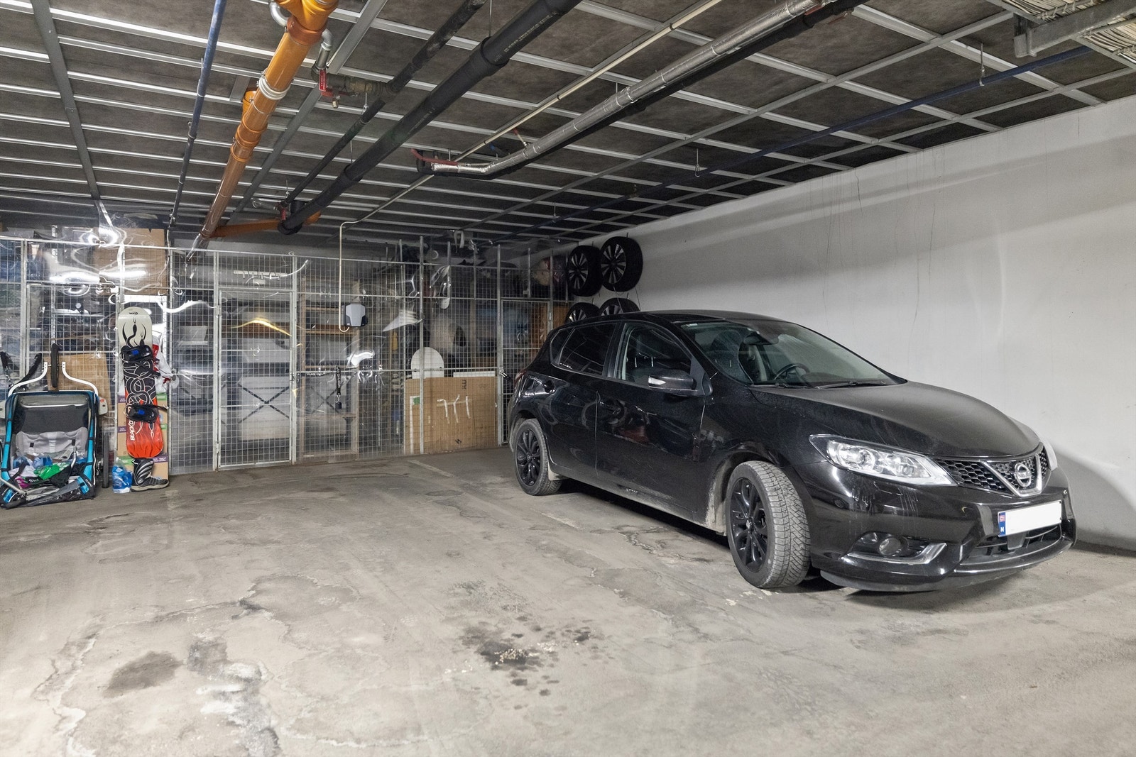 Medfølgende garasjeplass i felles garasjeanlegg Galleribilde