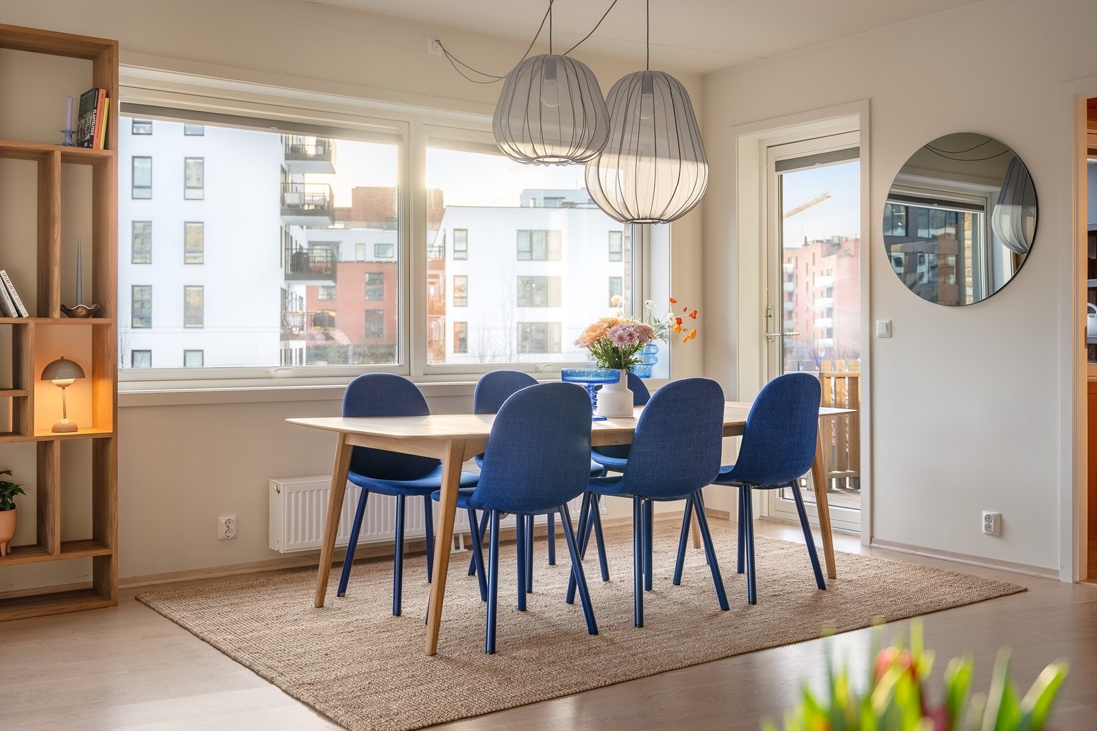 Her har du god plass til større spisebord som rommer mange. Galleribilde