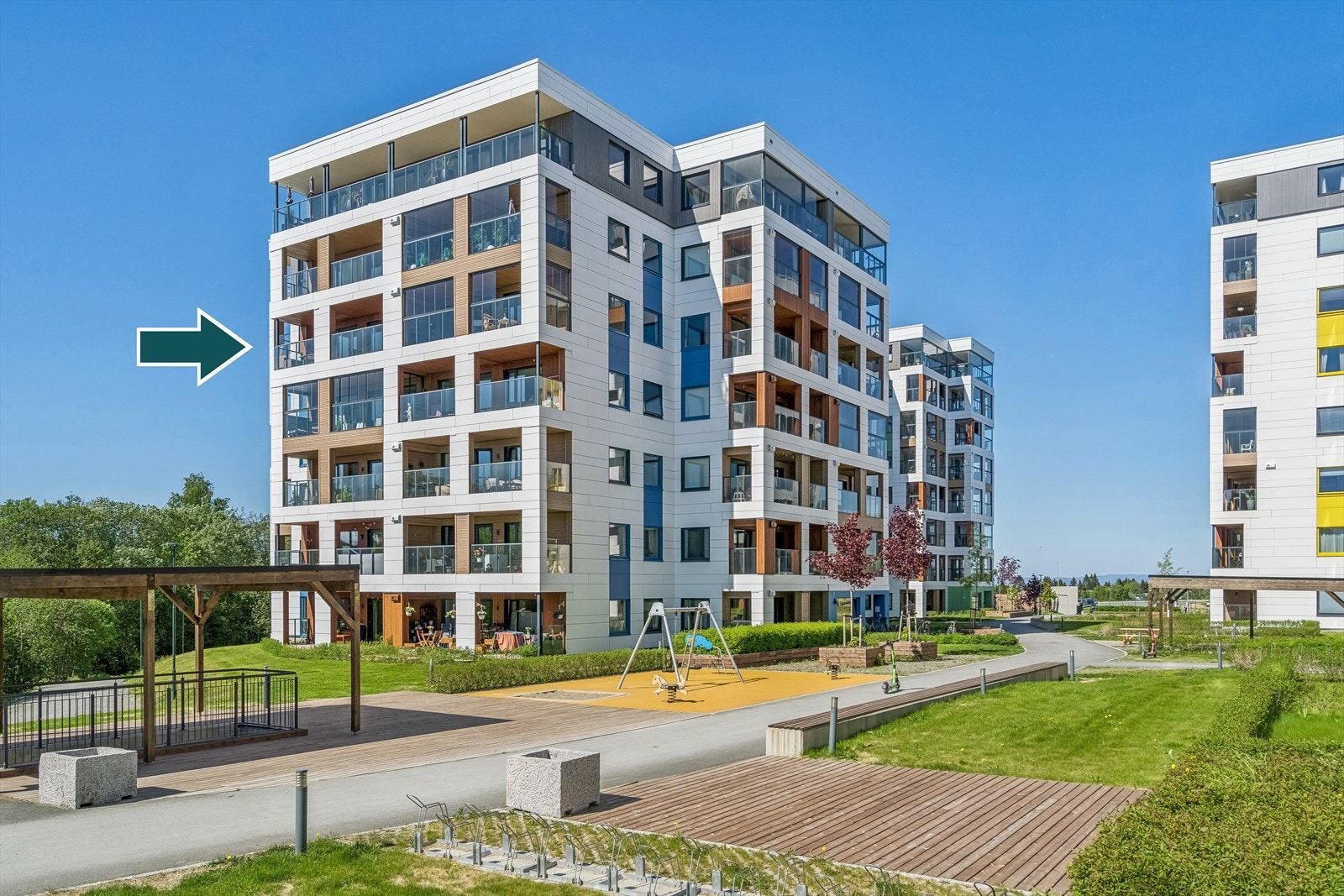 Leiligheten ligger sørvendt til i femte etasje, med herlig utsikt og ingen høy bebyggelse i forkant. Galleribilde