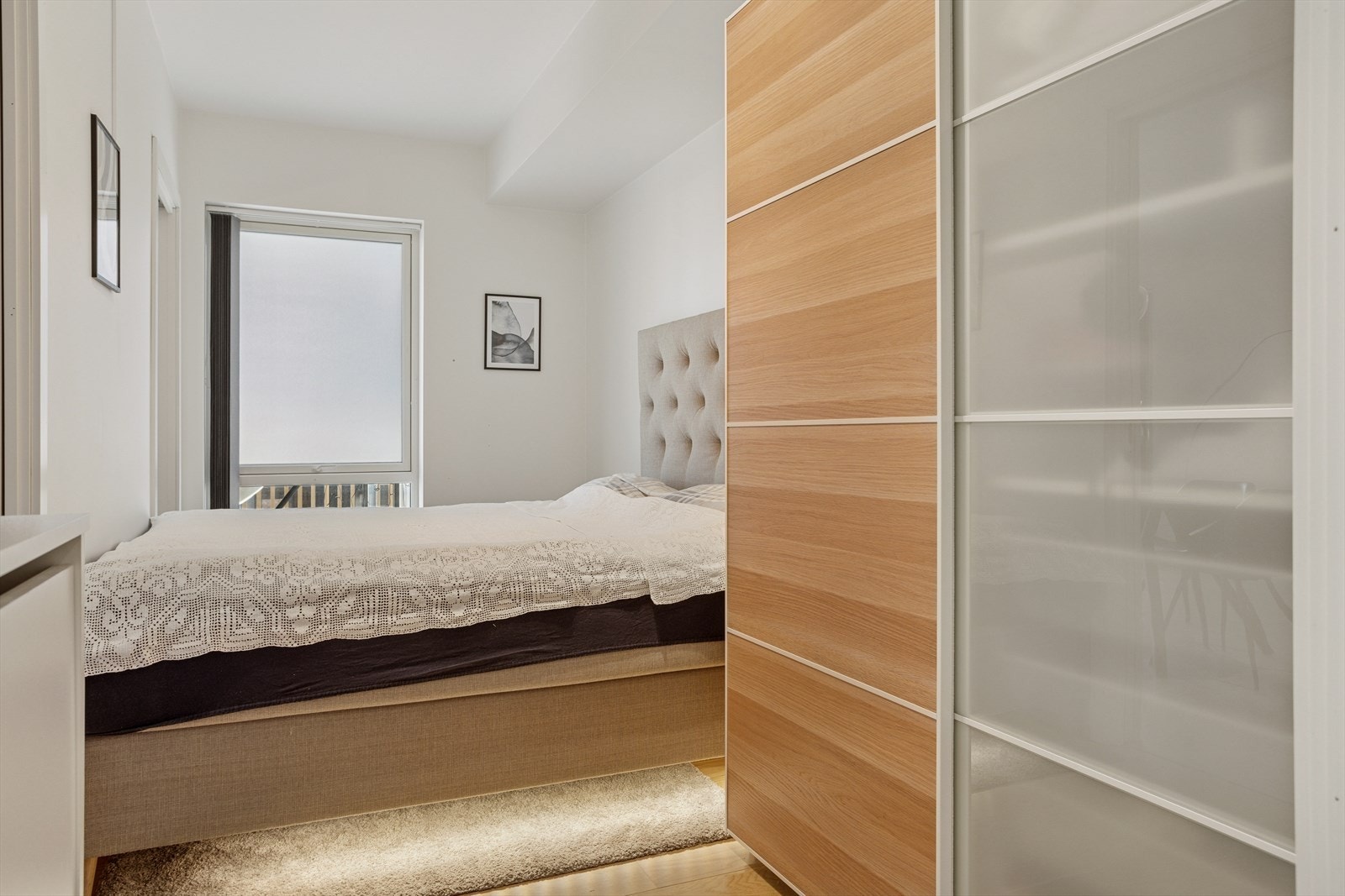 Garderobeskap på soverommet medfølger. Galleribilde