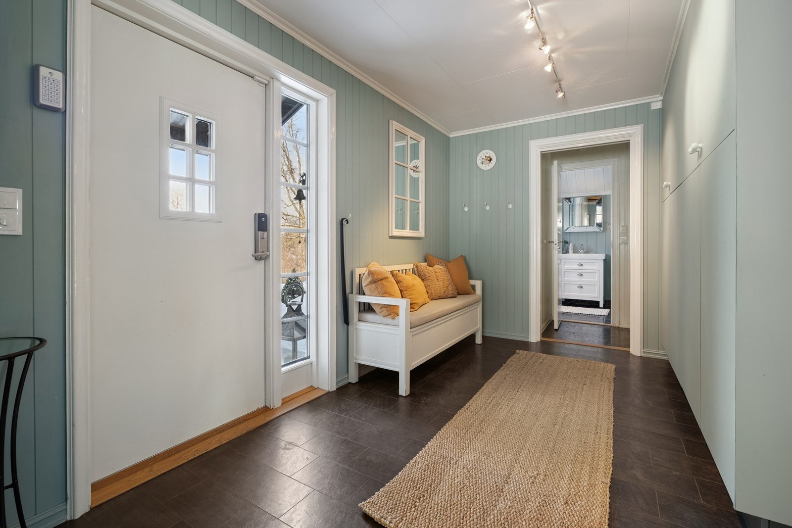 Velkommen inn i en romslig entre Galleribilde