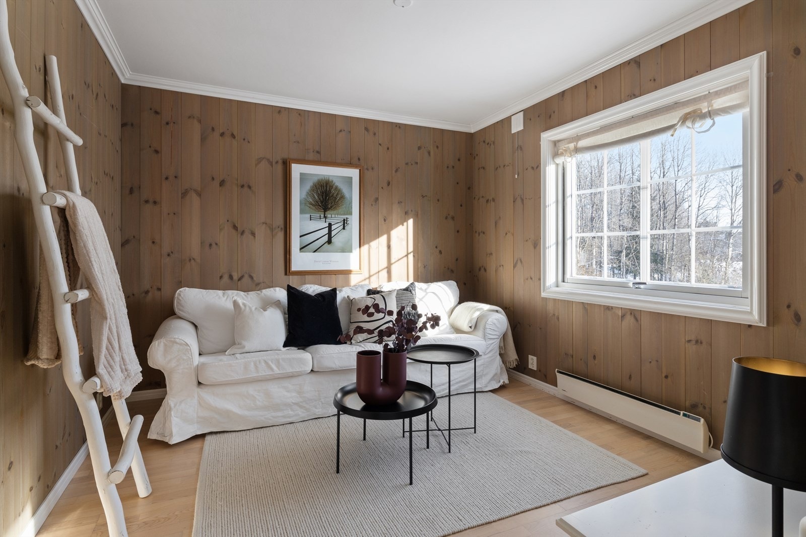 Stuen er delt opp i 2, her kan man trekke seg litt tilbake. Galleribilde