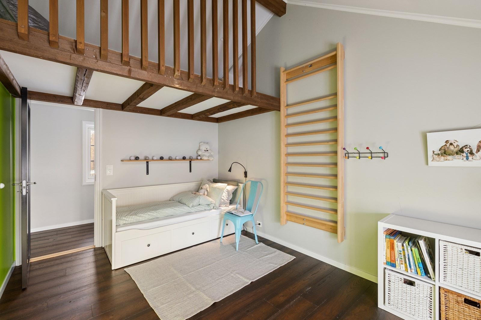 Soverom 2 med hems og plass til dobbeltseng. Galleribilde