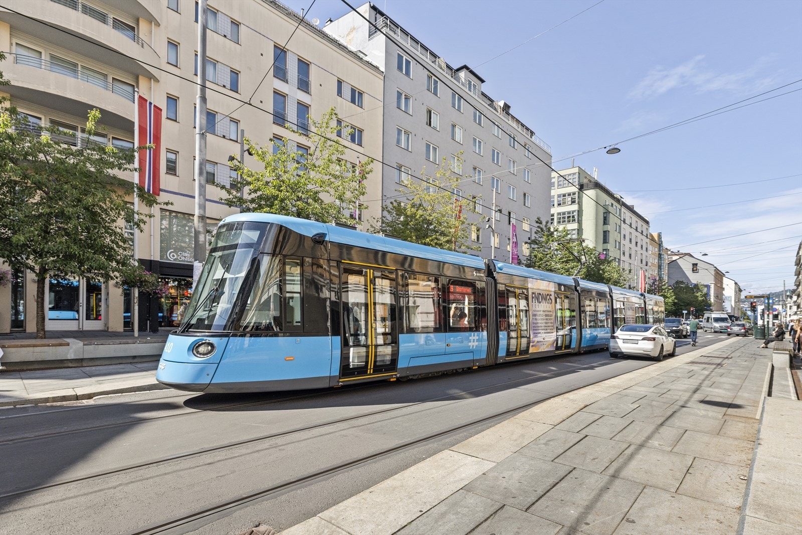 Kun to minutters gange unna finner du Bogstadveien - et shoppingmekka med et bredt utvalg av butikker og svært gode kollektivforbindelser. Galleribilde