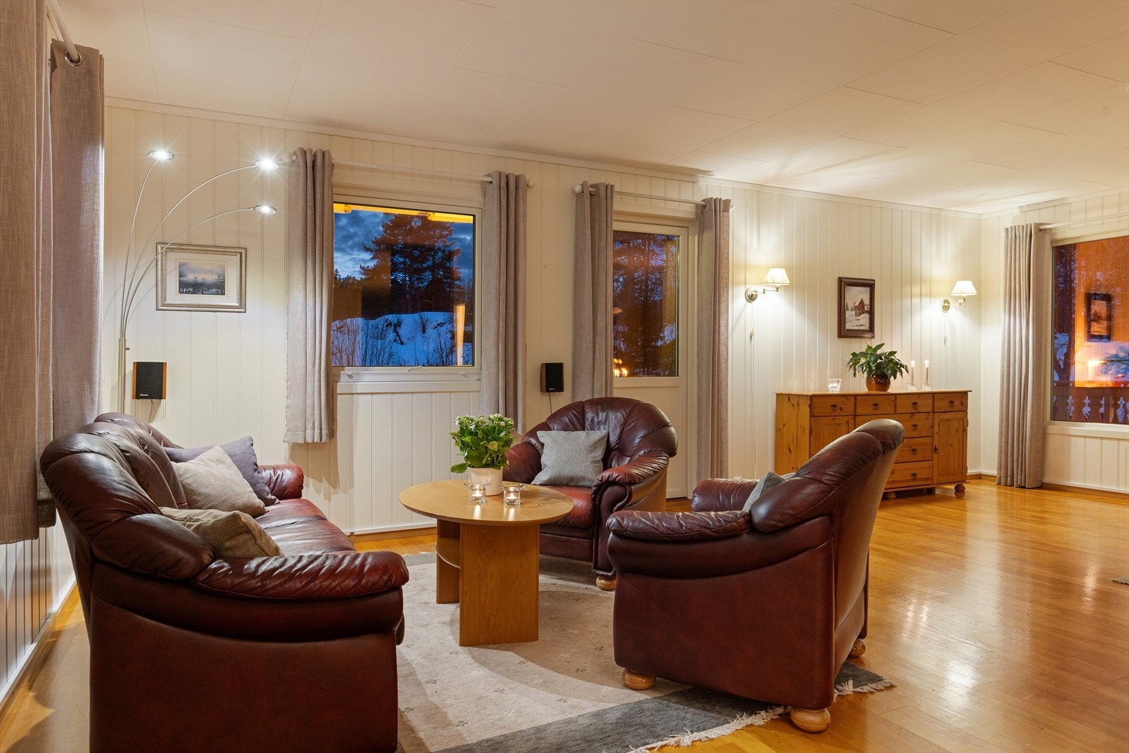 Kveldshygge. Galleribilde