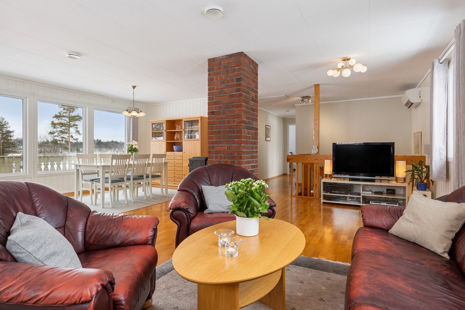 Oppvarming med blant annet en luft-til-luft varmepumpe fra 2016. Galleribilde