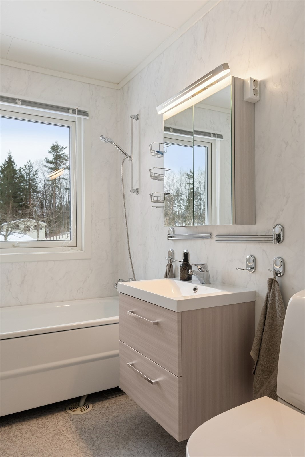 Her er det sveiset våtromsbelegg på gulv og vegger, samt varme i gulv og tak. Galleribilde