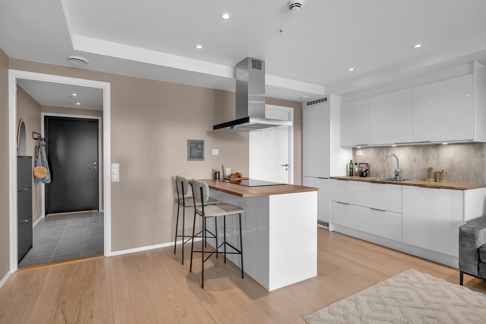 Praktisk barløsning på kjøkken Galleribilde