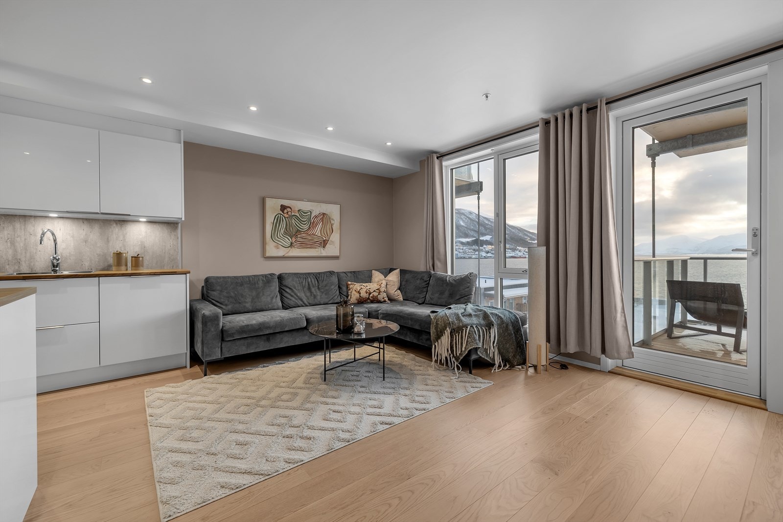 Velkommen til Juldagan 8 presentert av Marie Traasdahl Hansen v/ Hjem Eiendomsmegling Galleribilde