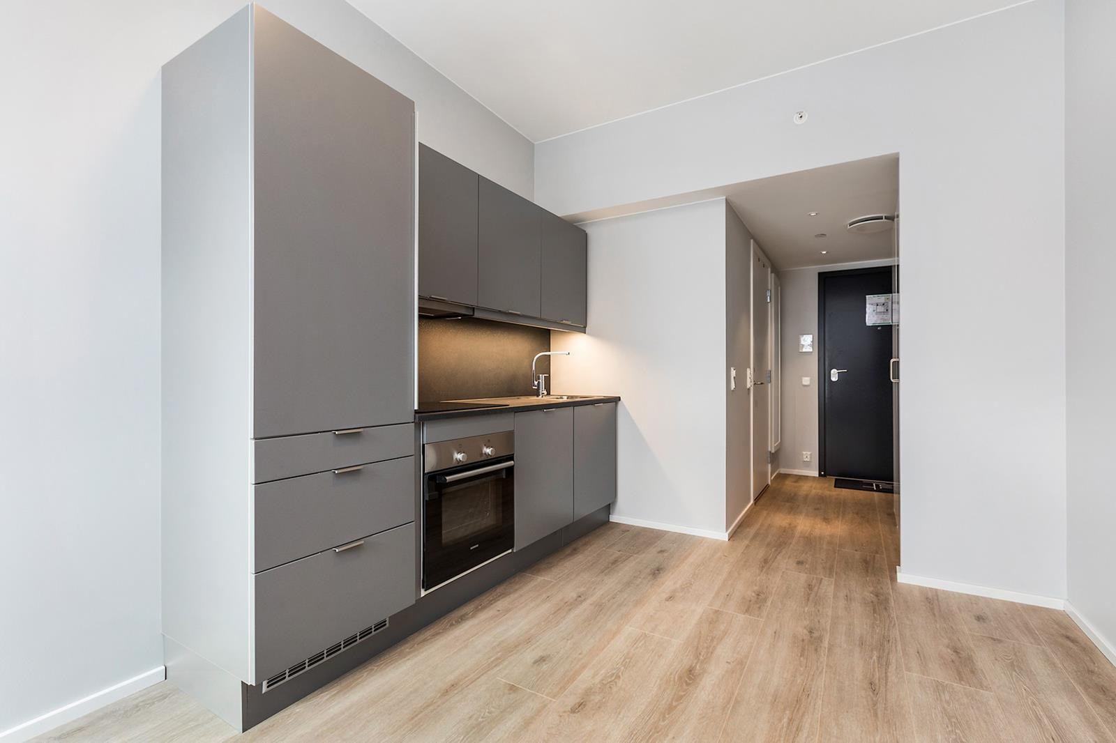 Klesskap i gangen medfølger. Galleribilde