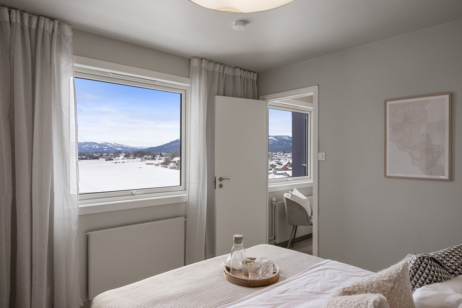 Utsikten kan nytes fra alle oppholdsrom i leiligheten Galleribilde