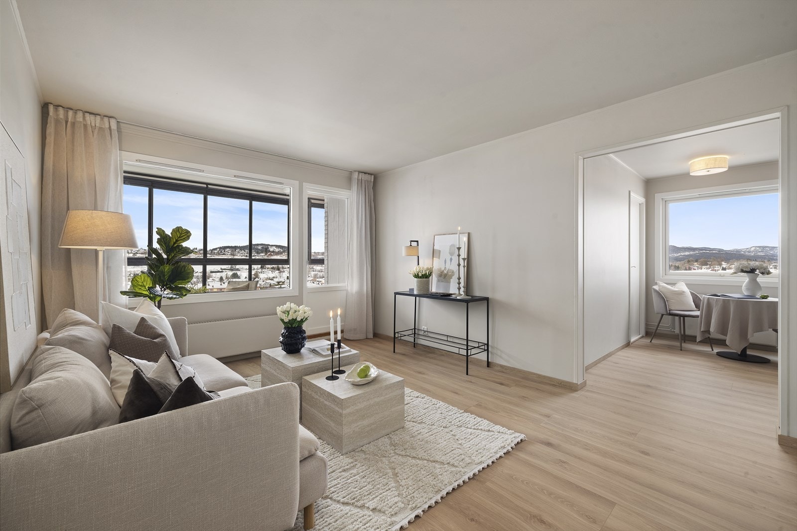 Leiligheten er renovert i 2025/2026 og fremstår som særdeles innbydende og delikat med gjennomgående pene og lyse rom Galleribilde