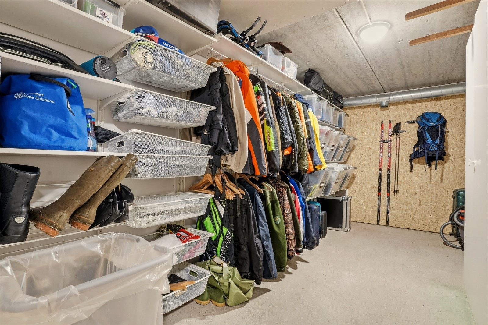 Leiligheten disponerer egen bod i kjelleren på hele 12 m2 som gir svært god lagringsplass Galleribilde