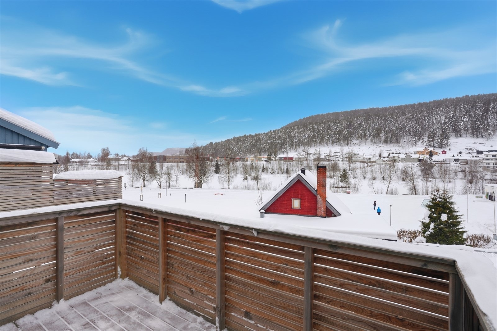 Med vestvendt beliggenhet byr balkongen på svært gode solforhold og fin utsikt til Lågen Galleribilde