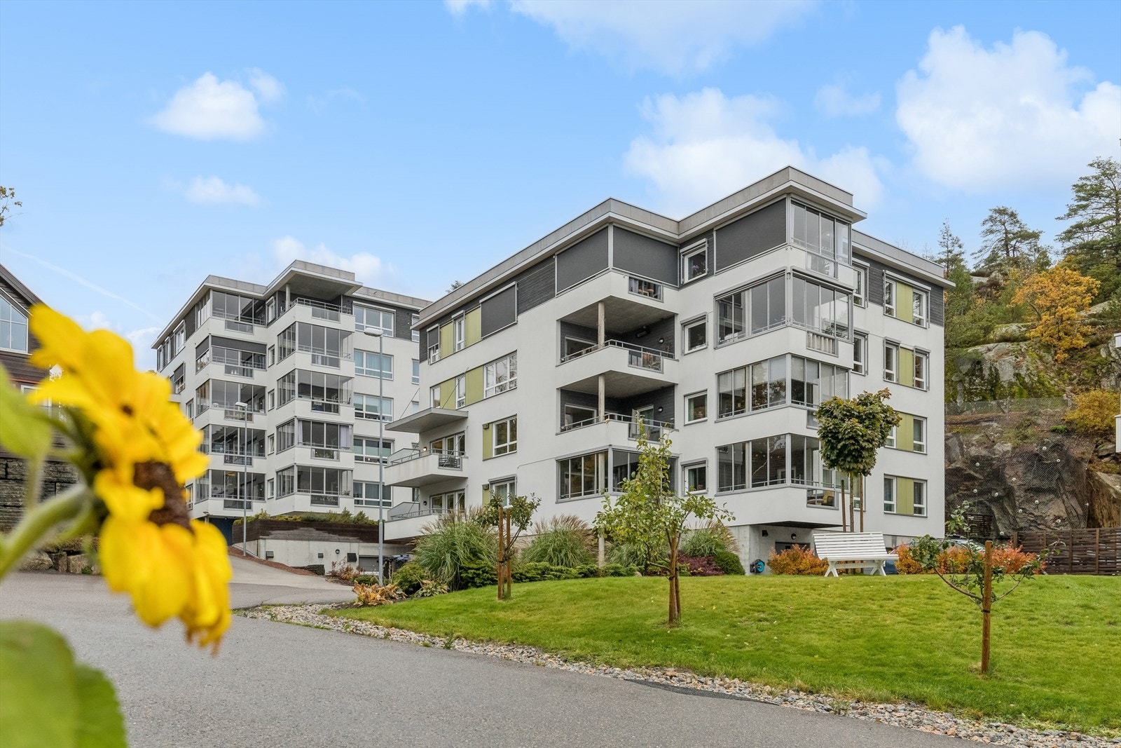 Eiendommen ligger i et stille og rolig område med lite trafikk. Galleribilde