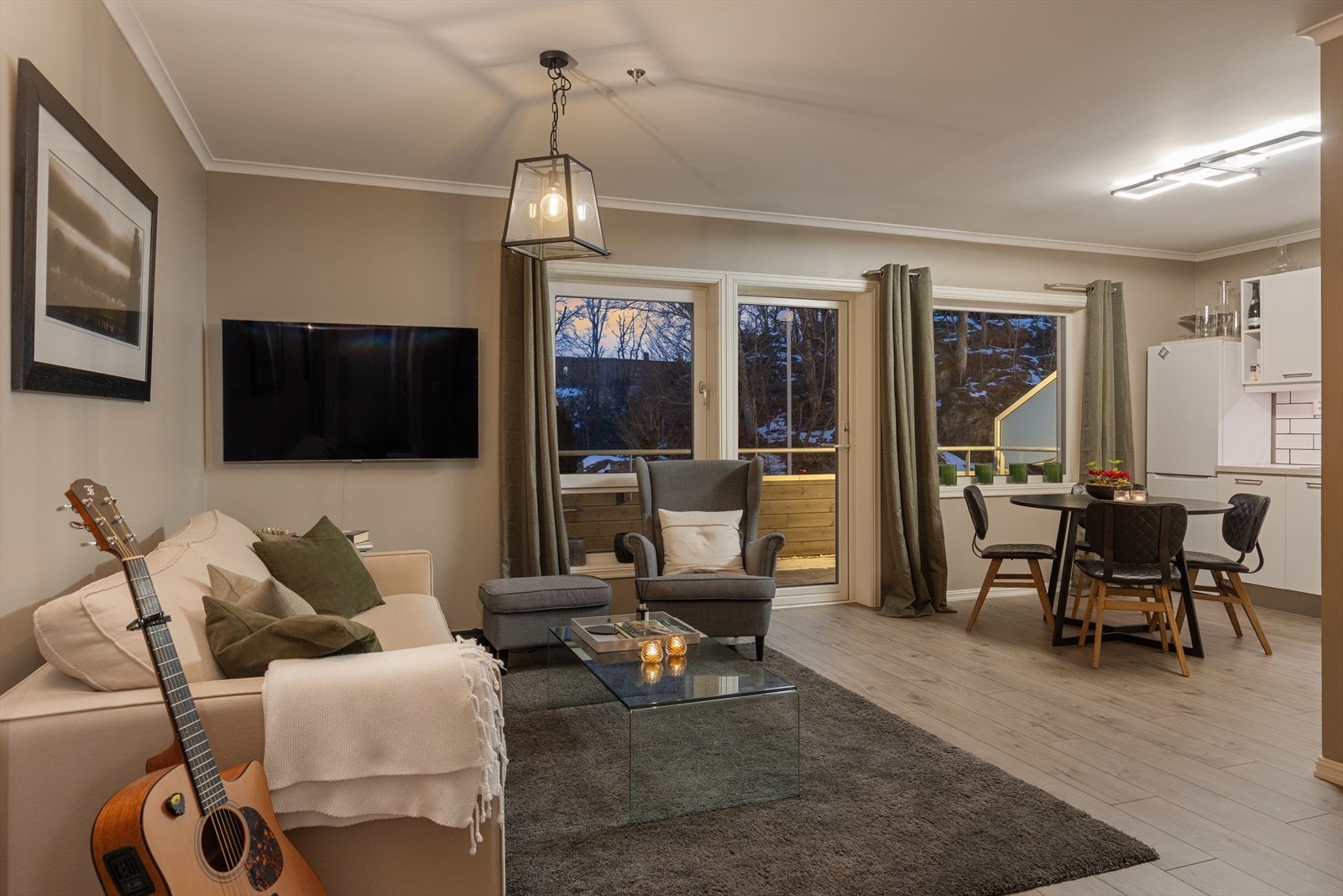 Boligen er utstyrt med varmepumpe i stuen. Galleribilde