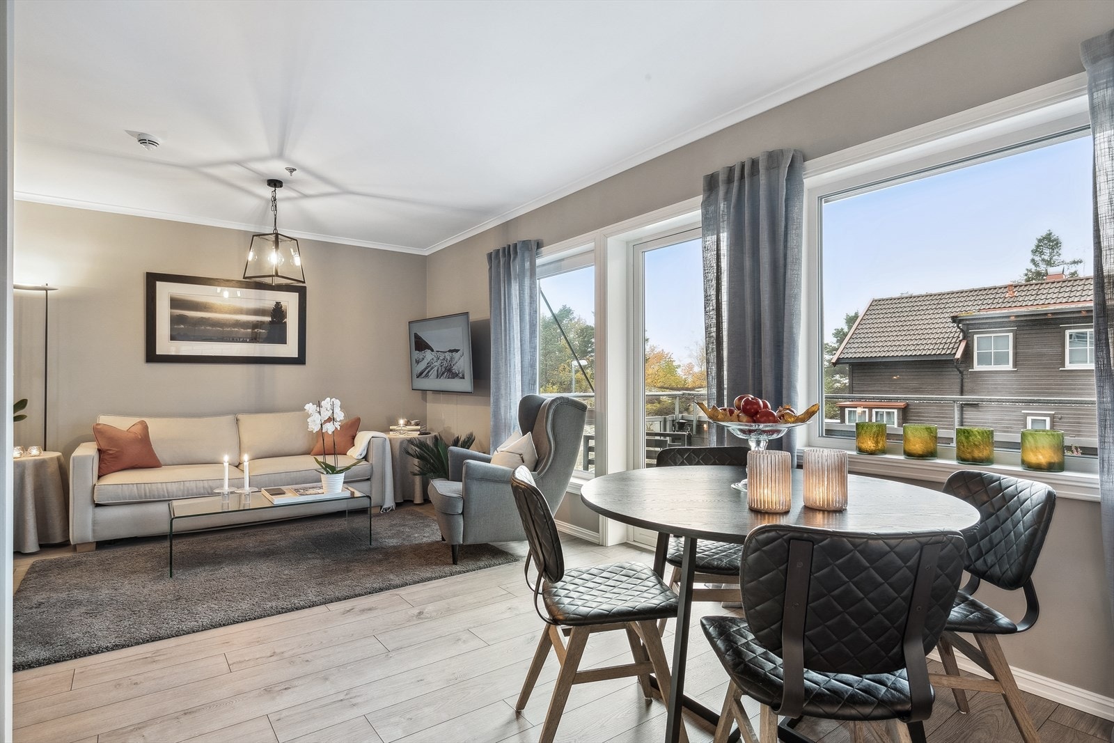 Leiligheten ligger i 2. etasje i et nyere boligbygg fra 2018. Galleribilde