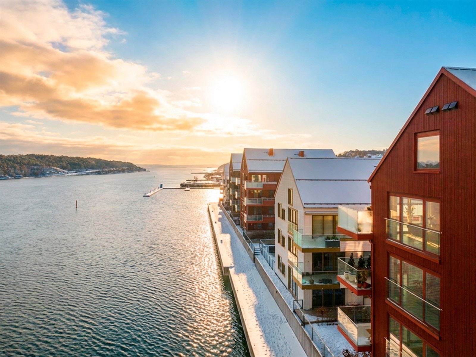 Fra leiligheten er det utsikt til Eidangerfjorden, over til Langøya, utover Langesundsfjordenfjorden og så langt øyet rekker over Skagerak Galleribilde