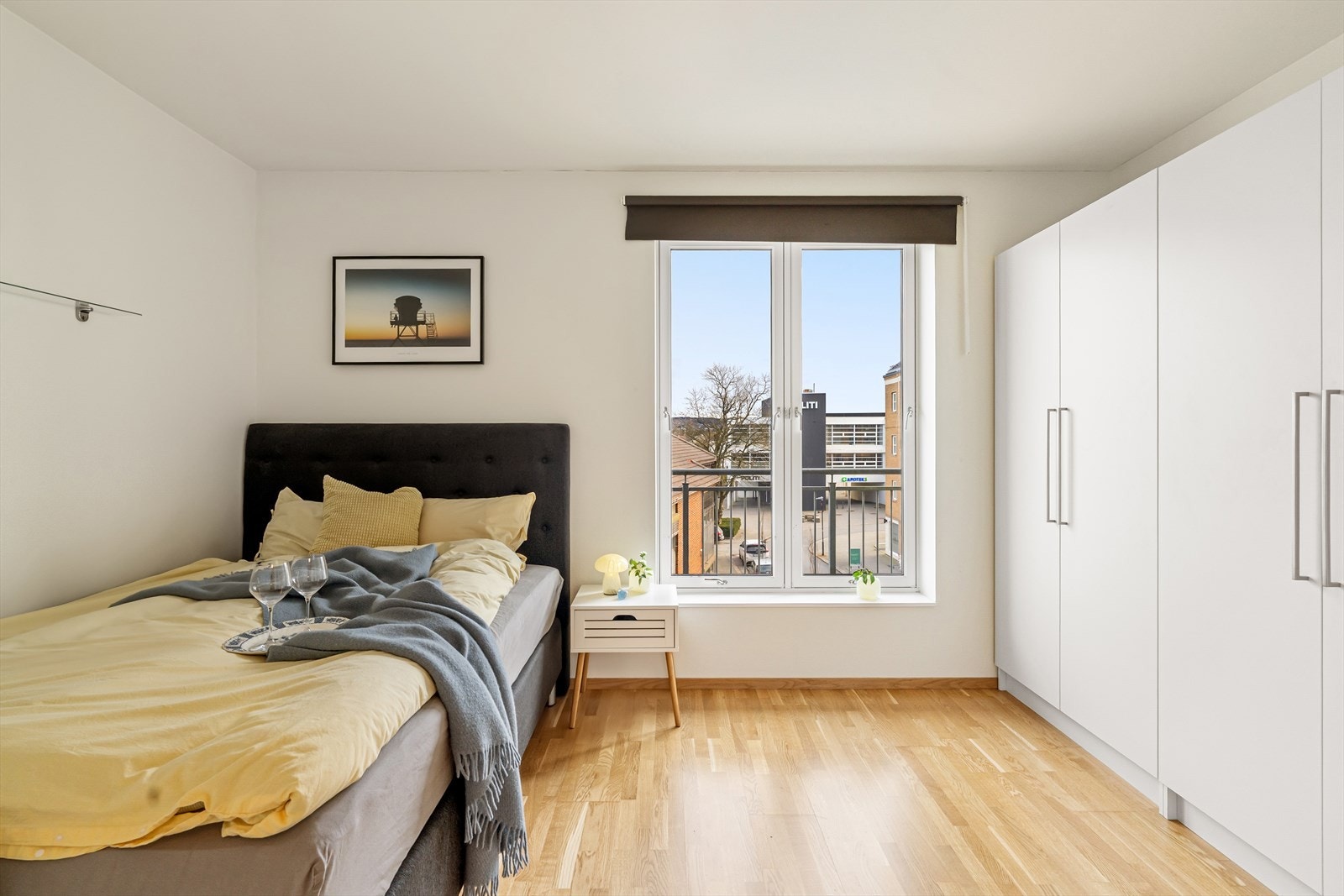 Leilighetens soverom er av god størrelse Galleribilde