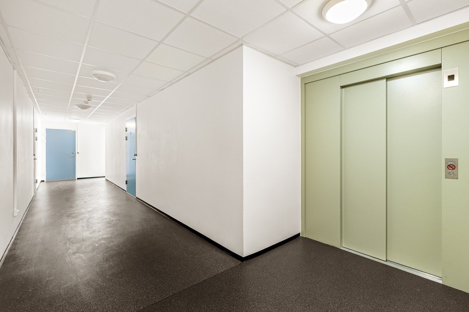 Trappeoppgang - med heis Galleribilde