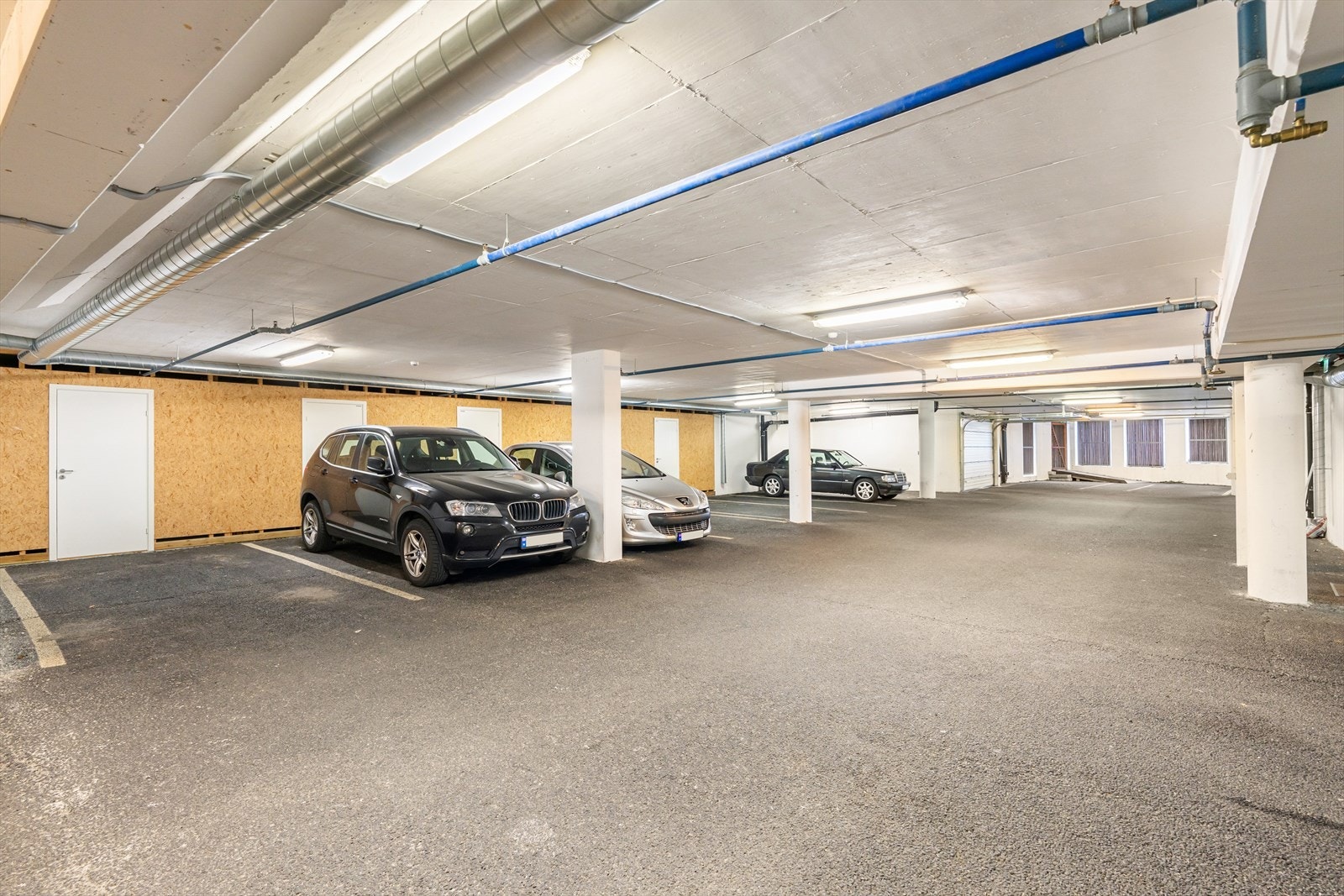 Parkeringsanlegg i kjelleren - mulighet for el-bil lader Galleribilde