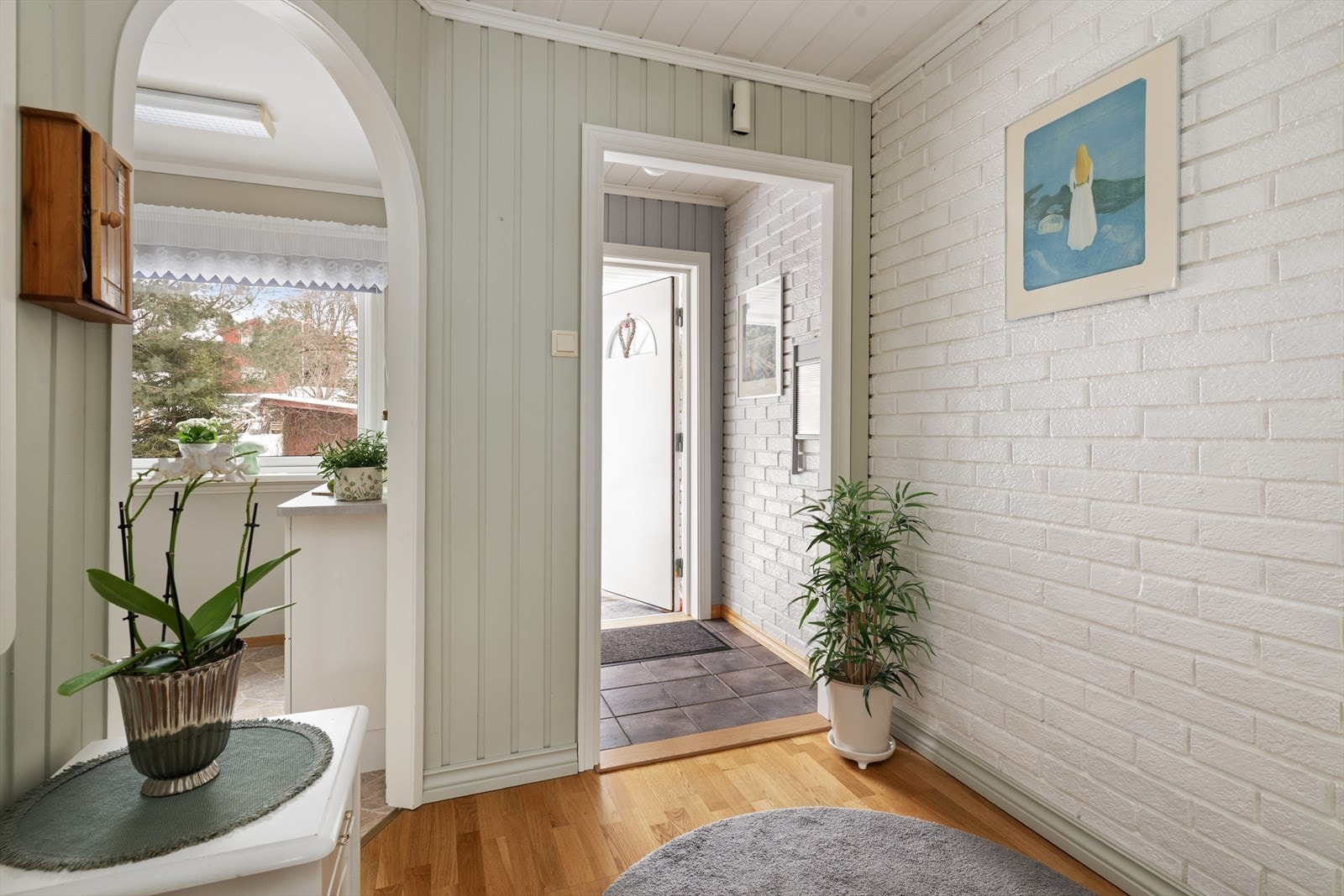 Det er foretatt flere oppgraderinger i senere år med bl.a. nytt HTH kjøkken i 2010, nytt bad, vaskerom og røropplegg i 2018 og ny peisovn fra 2021 for å nevne noe. Galleribilde